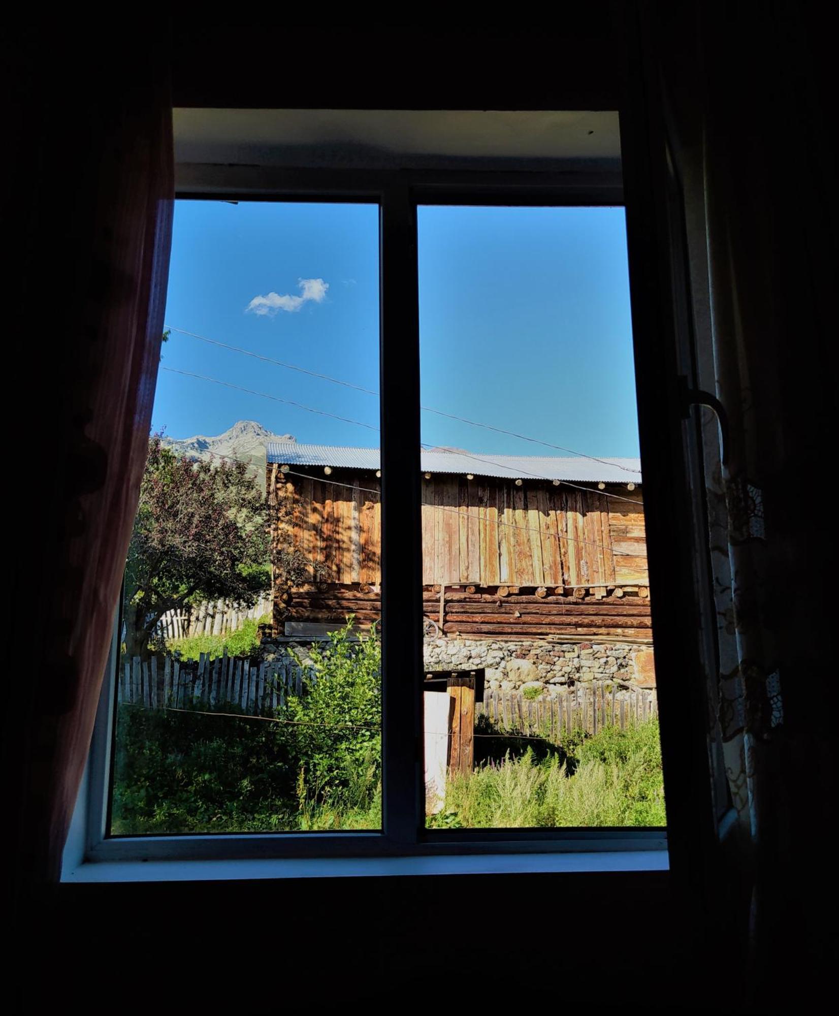 Gujejiani Guest House メスティア エクステリア 写真