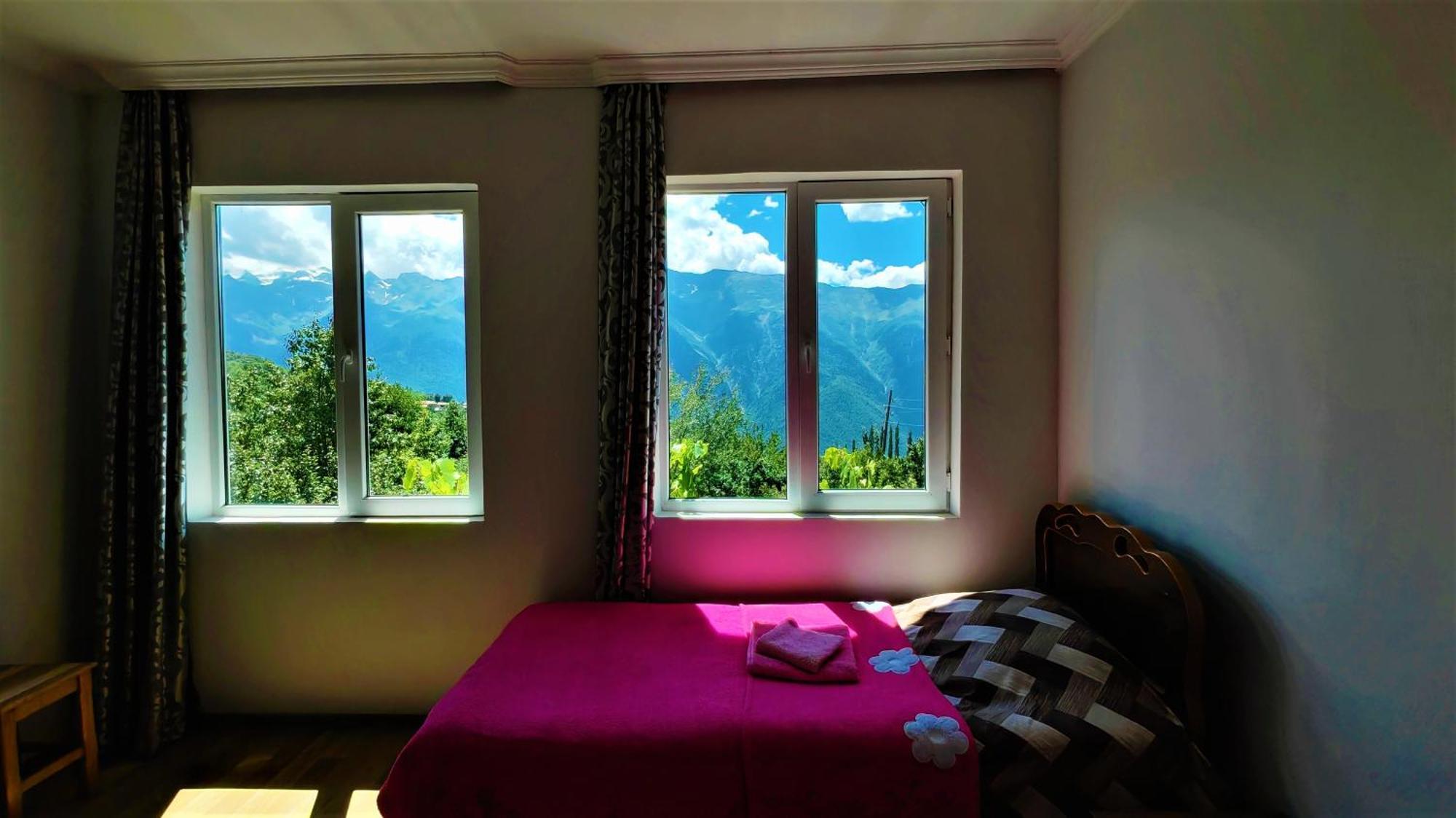 Gujejiani Guest House メスティア エクステリア 写真
