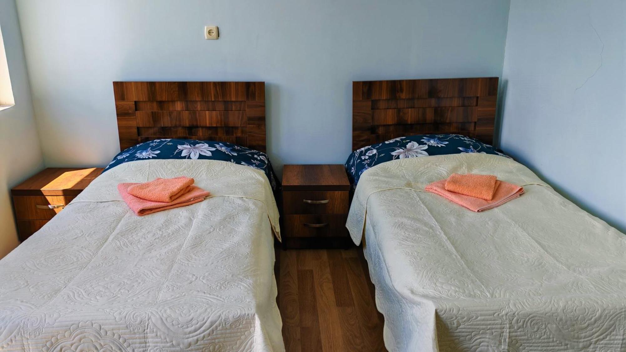 Gujejiani Guest House メスティア エクステリア 写真