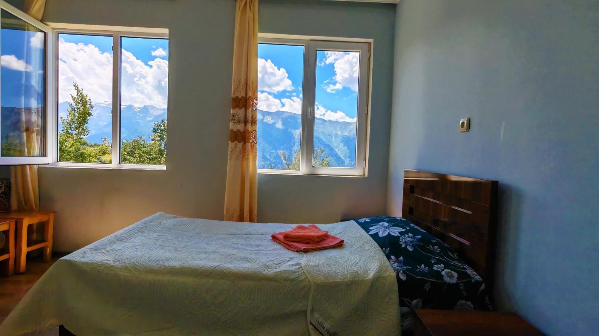 Gujejiani Guest House メスティア エクステリア 写真